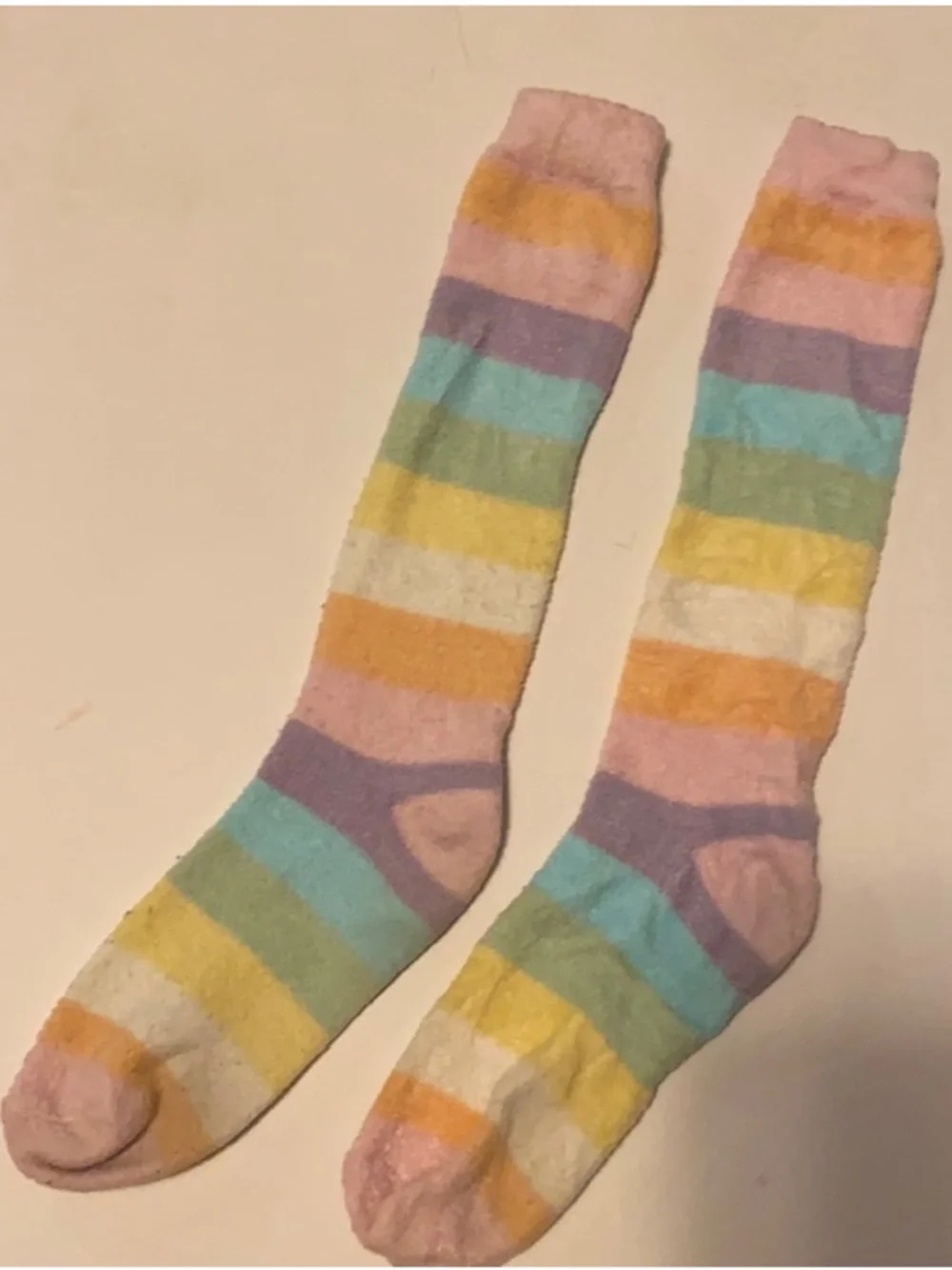 BATH & BODY WORKS Pastel Striped Fuzzy Socks EUC
